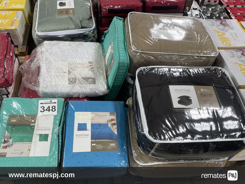 Pallet variedad de juegos de cama, cubrecamas y edredones