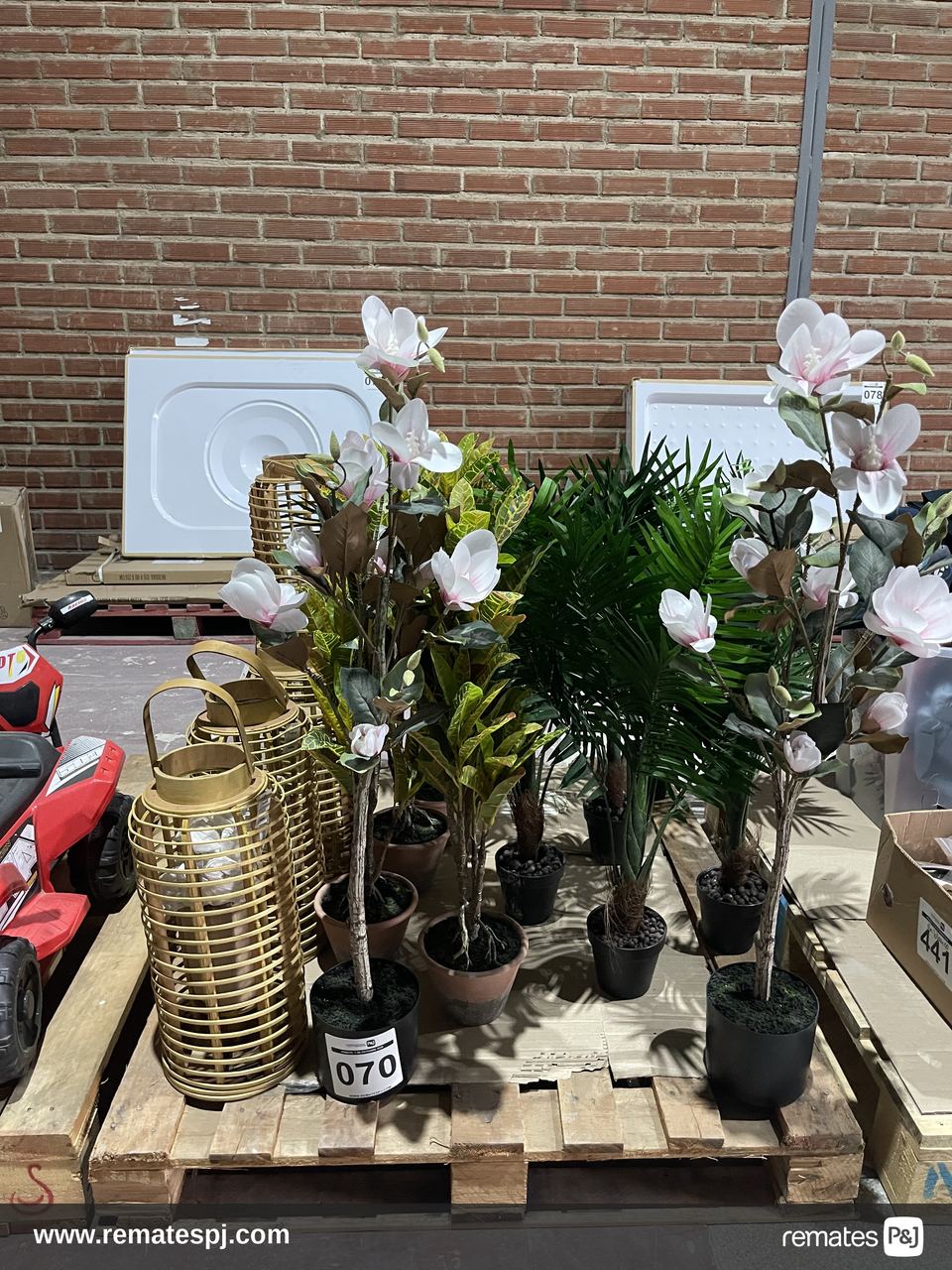 Variedad de Plantas Artificiales + Candelabros Farol Bamboo Cafe