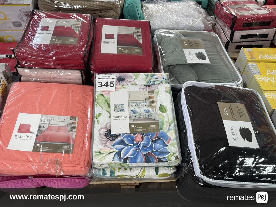 Pallet variedad de juegos de cama, cubrecamas y edredones