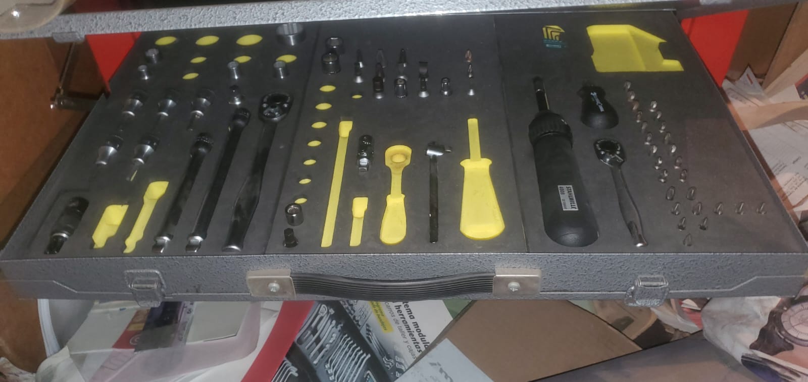 Bodega 327 - Caja de Herramientas Stahlwille, Equipo de Música Antiguo, Comedor y Más