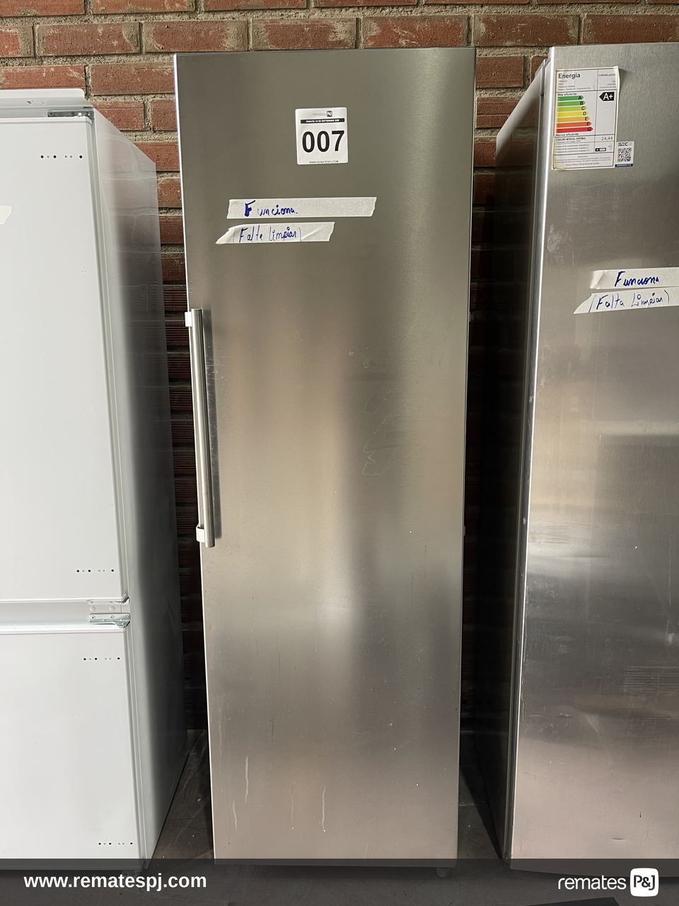 Refrigerador Silver  FVD (funciona con detalle)