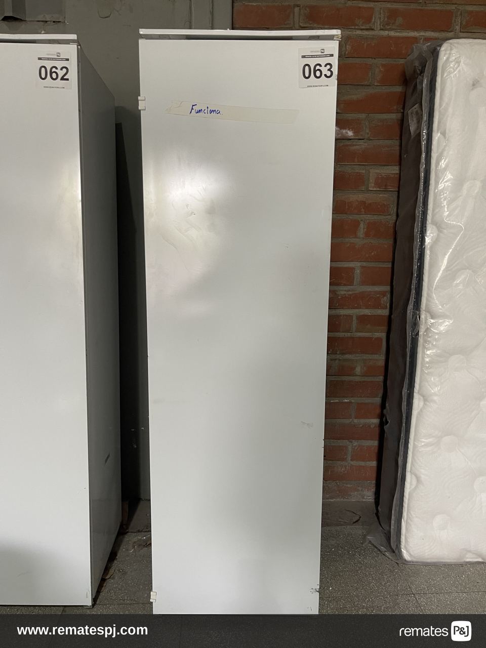 Congelador  FVD white (con detalle)
