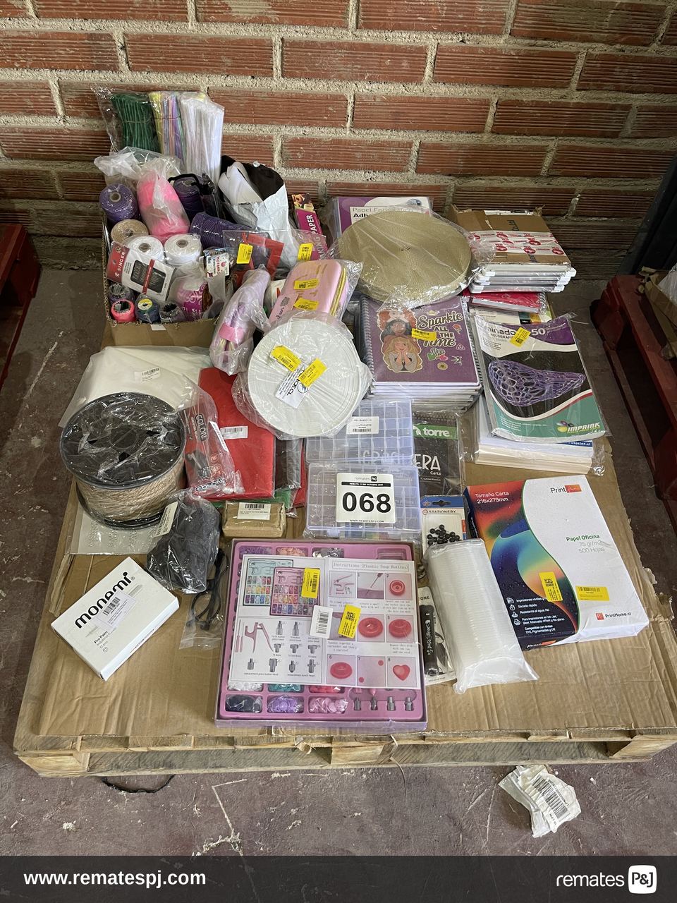 PALLET VARIEDAD DE ARTICULOS DE PAPELERIA Y MANUALIDADES