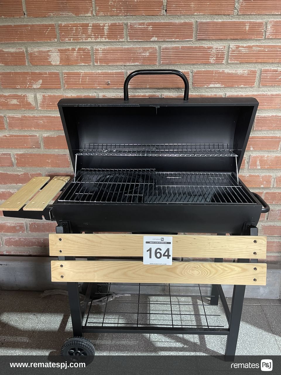 Parrilla a Carbon con Repisas Plegables