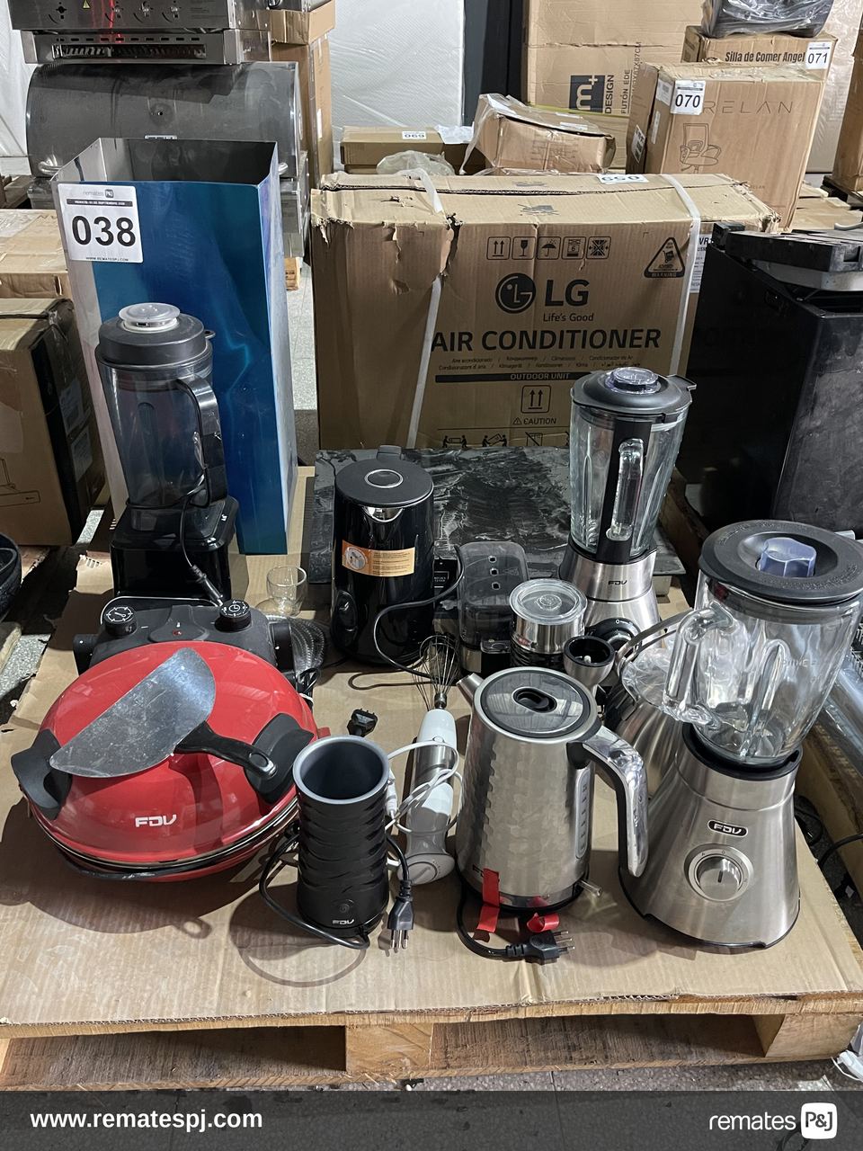 Pallet variedad de Electrodomesticos y Articulos para cocina (con detalle)