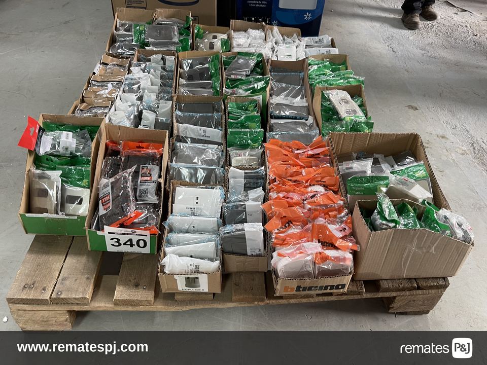 Pallet variedad artículos de eléctricidad