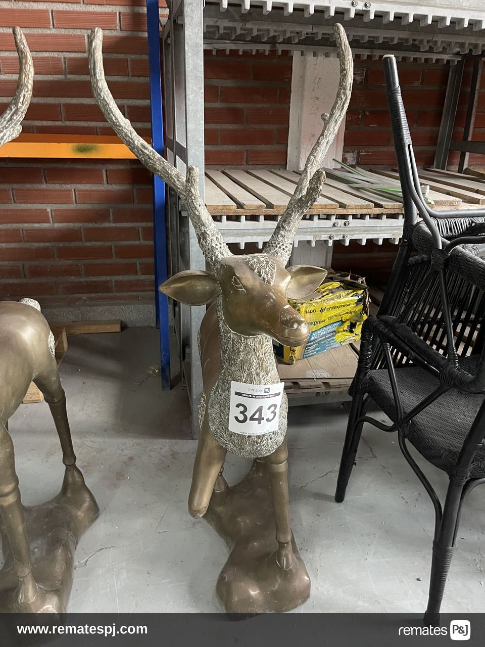 Estatua decorativa de ciervo con astas de bronce 1.30 x 82 / 50 kilos aprox.