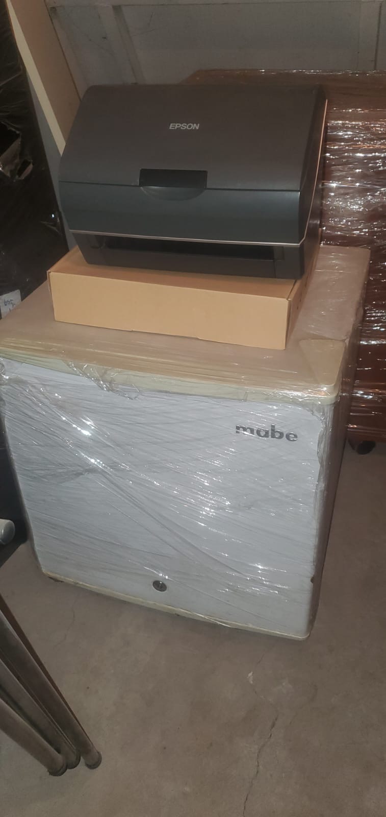 Bodega 470 - Mobiliario de Oficina, Frigobar Mabe e Impresora Epson