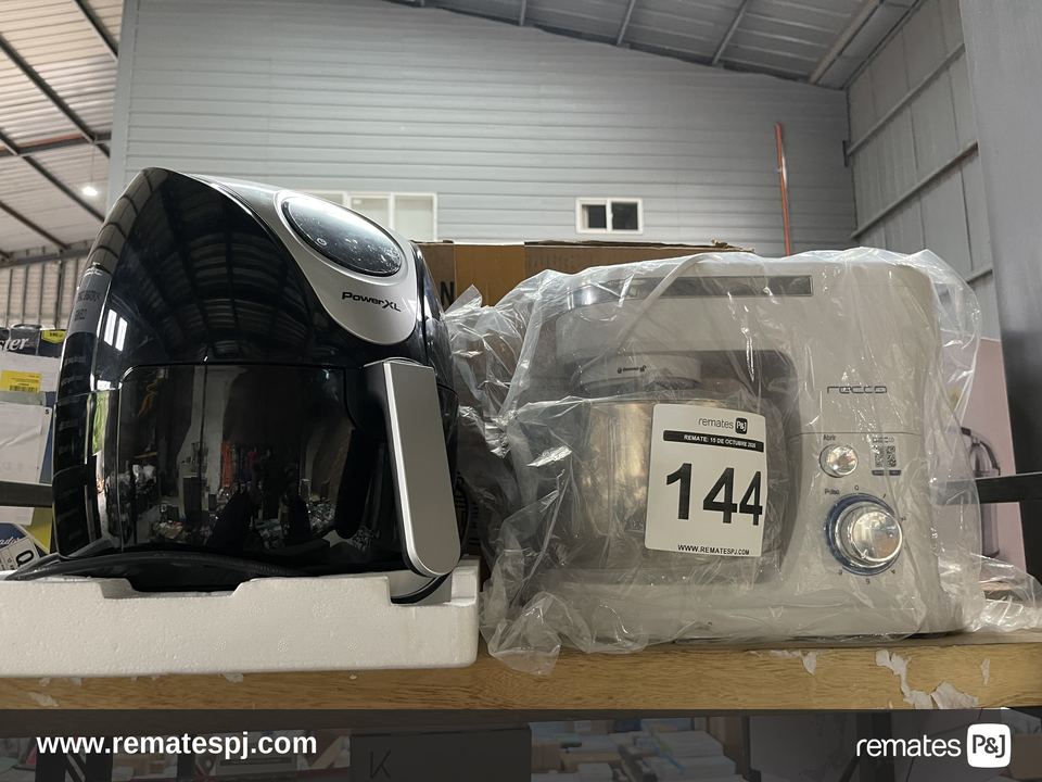 FREIDORA DE AIRE POWER XL + BATIDORA RECCO ( con detalle)
