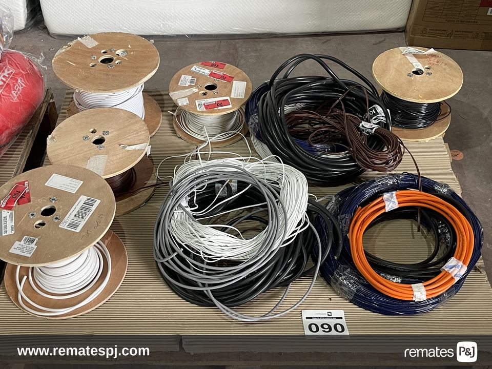 PALLET VARIEDAD DE CABLES